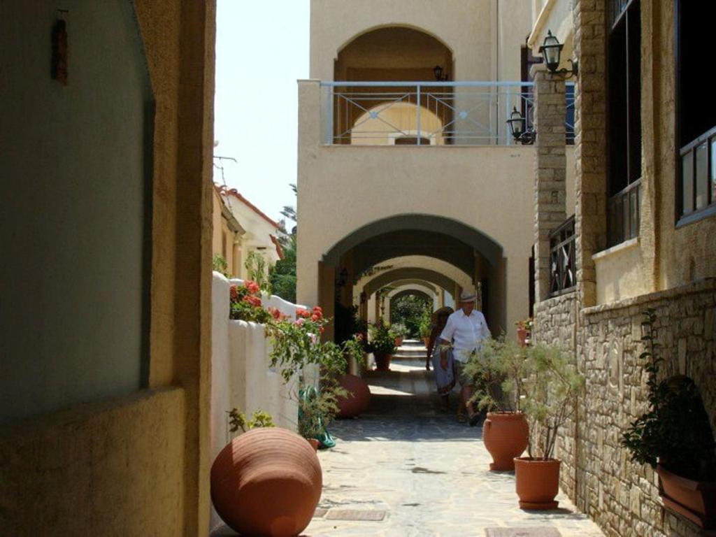 Hesperia Hotel Karlovassi Exterior foto