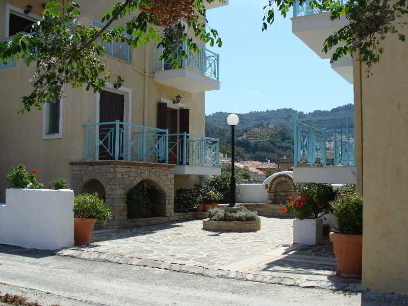 Hesperia Hotel Karlovassi Exterior foto
